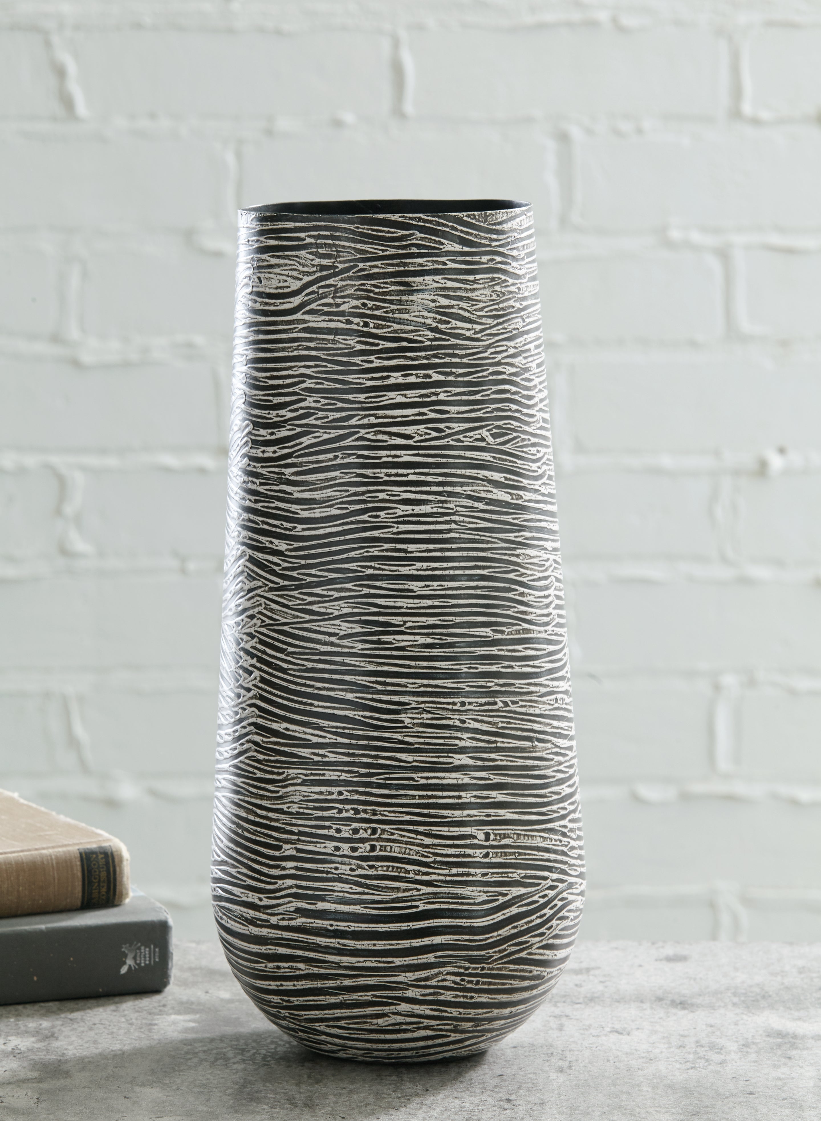 Prime Furniture - Ashley Furniture - Fynn Vase - Vase / Antique Gray - A2000515