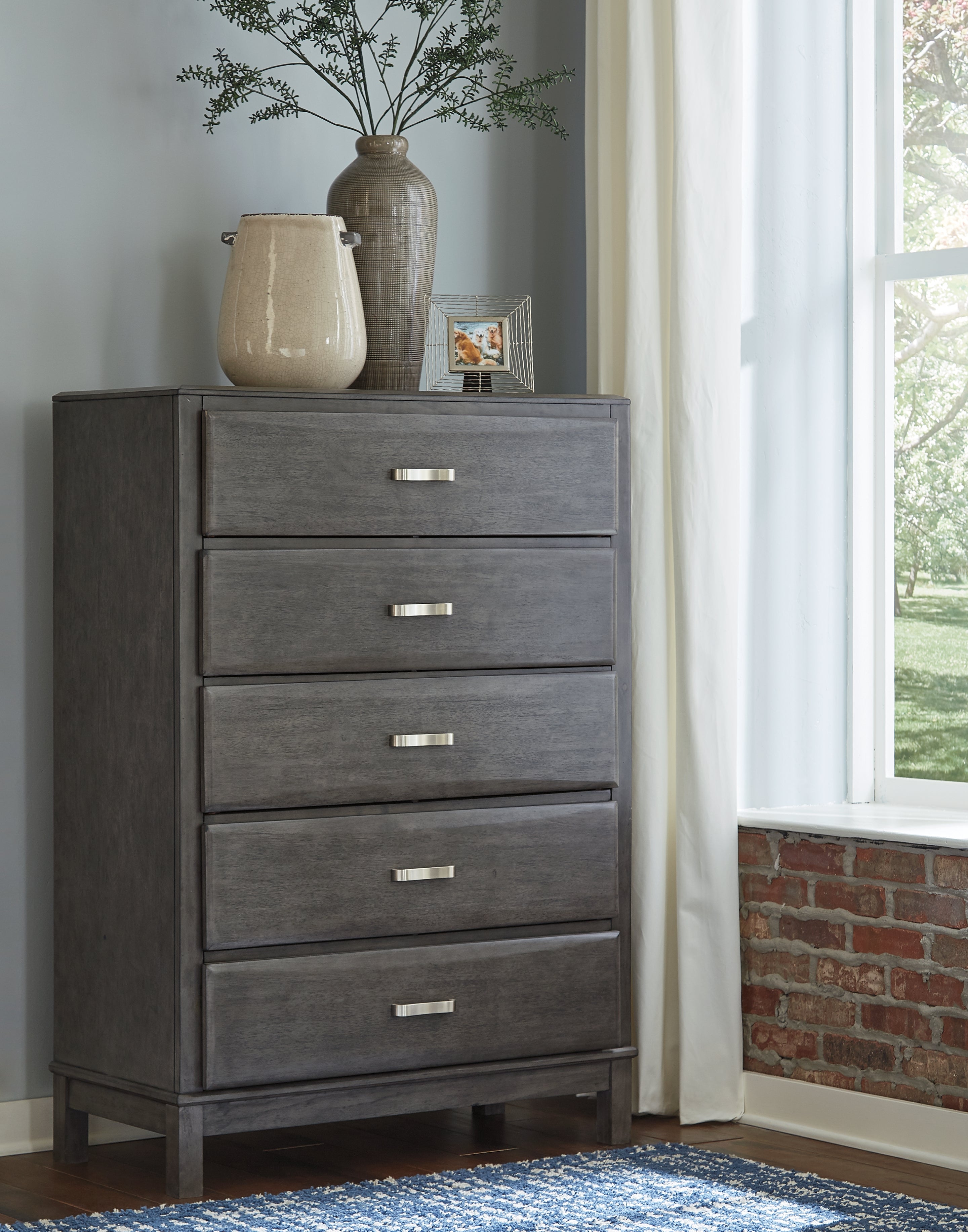 Prime Furniture - Ashley Furniture - Caitbrook Bedroom - Five Drawer Chest / Gray - B476-46