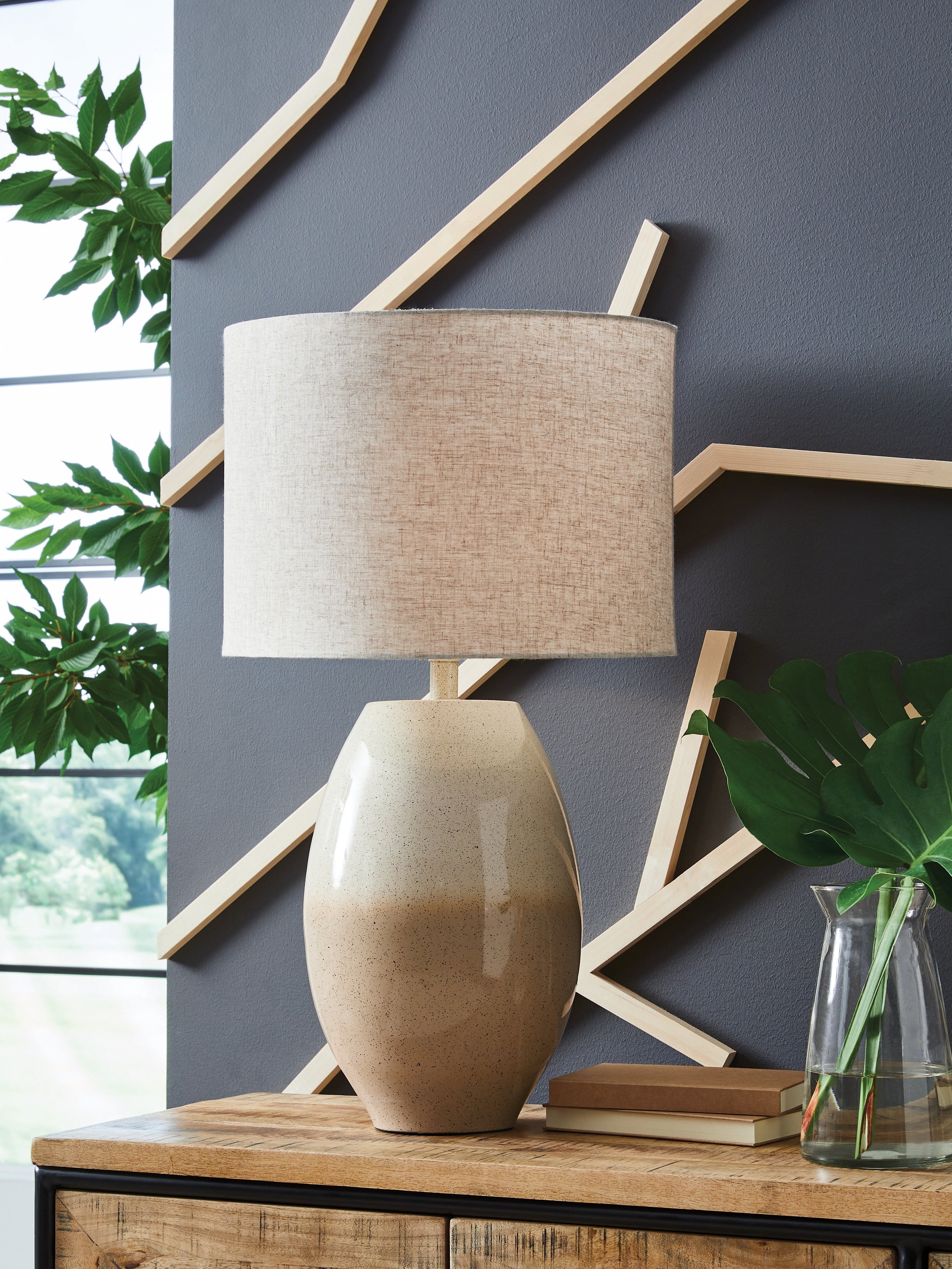 Prime Furniture - Ashley Furniture - Linas Lighting - Metal Table Lamp (1/CN) / Cream/Beige - L207594