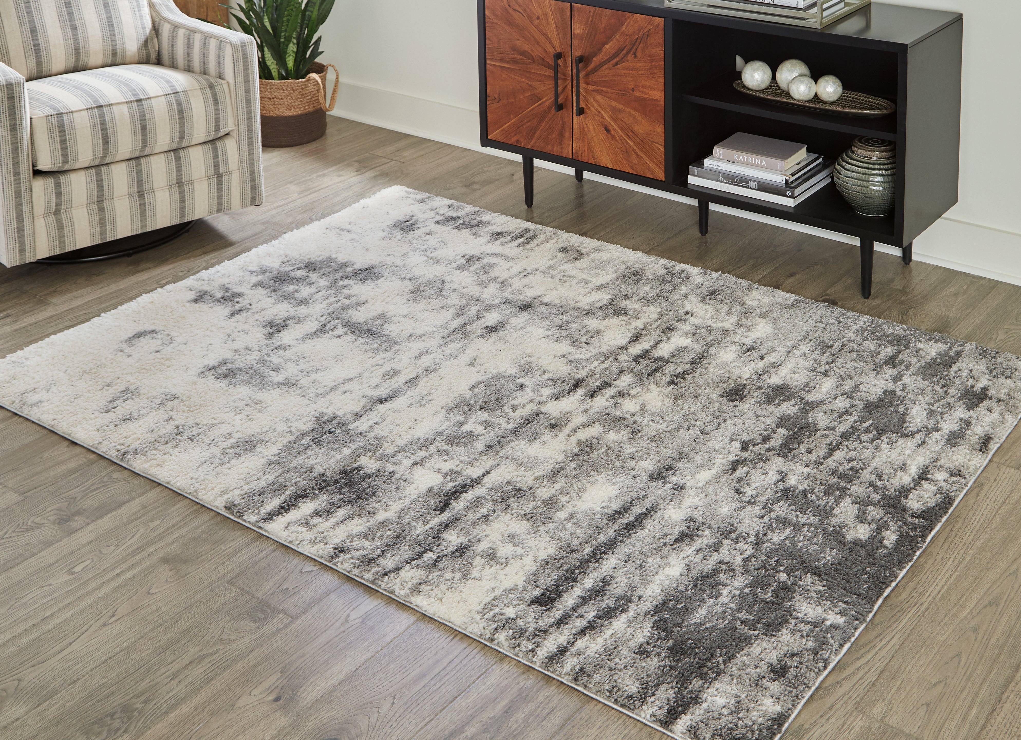 Prime Furniture - Ashley Furniture - Gerdie Rug - 5'3" x 7'3" Rug / Cream/Gray - R404992