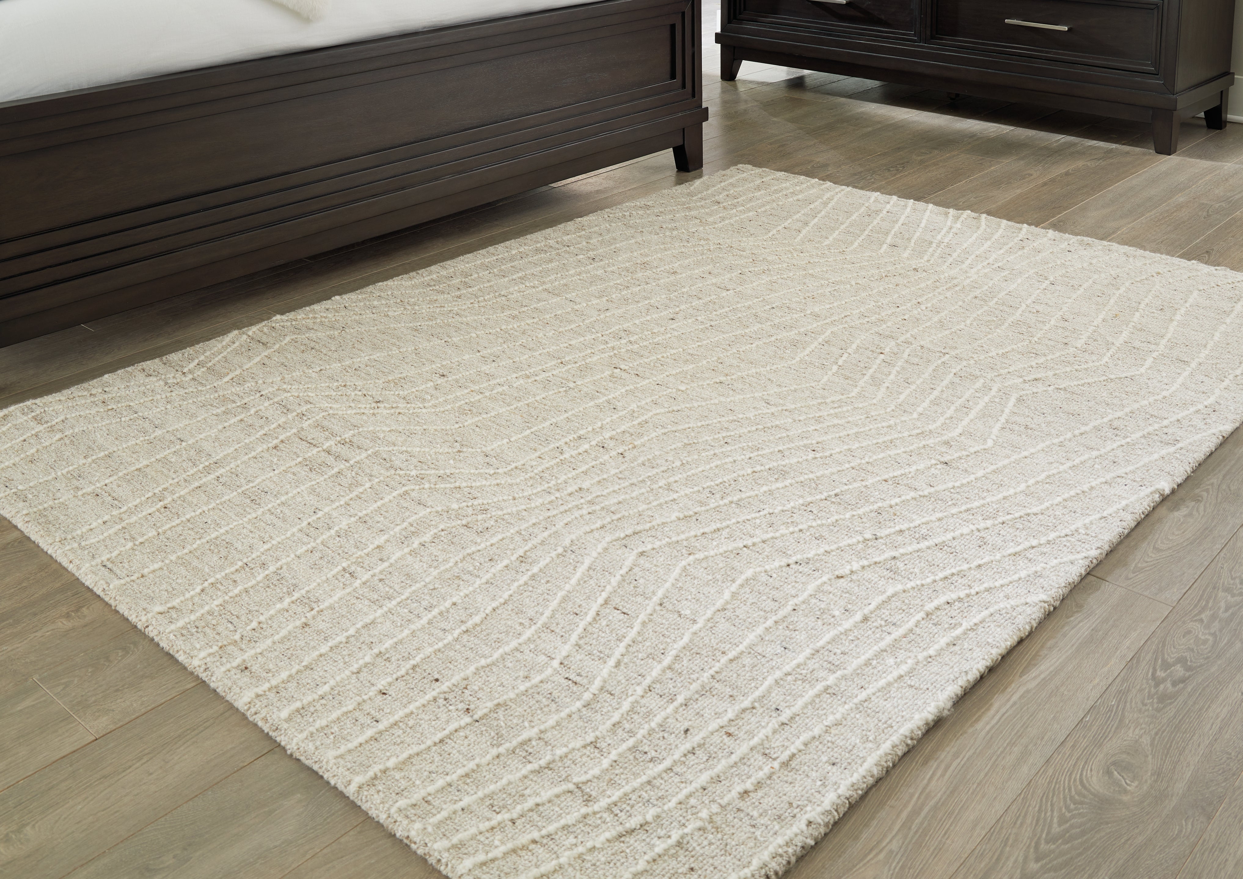 Prime Furniture - Ashley Furniture - Varahill Rug - 5' x 7' Rug / Gray/Ivory - R406932
