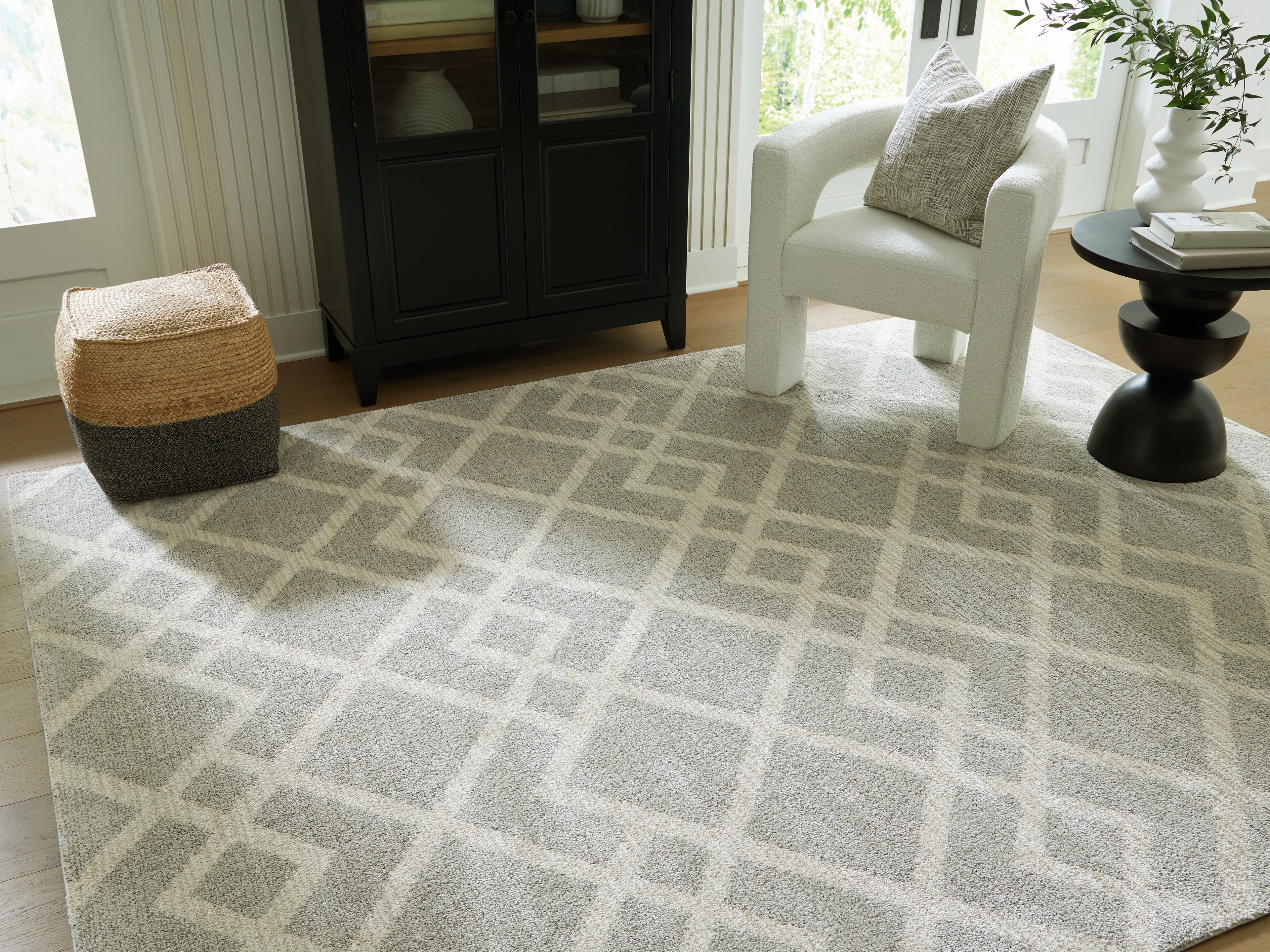 Prime Furniture - Ashley Furniture - Unawick Rug - Medium Rug / Gray/Ivory - R407332