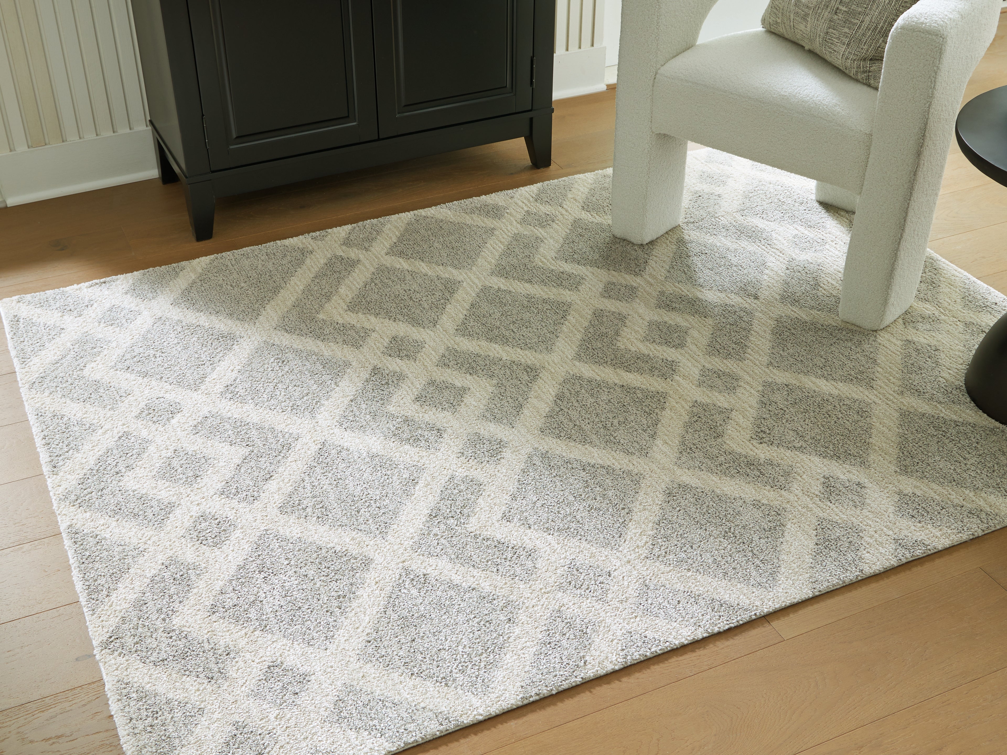 Prime Furniture - Ashley Furniture - Unawick Rug - Medium Rug / Gray/Ivory - R407332